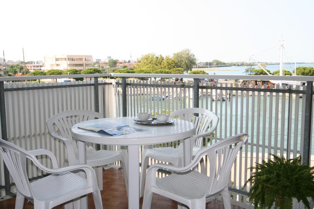 Casa Marina Apartment Линяно Сабиадоро Екстериор снимка
