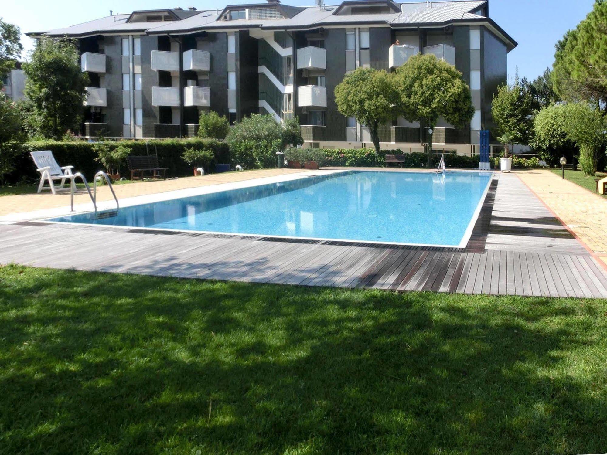 Casa Marina Apartment Линяно Сабиадоро Екстериор снимка