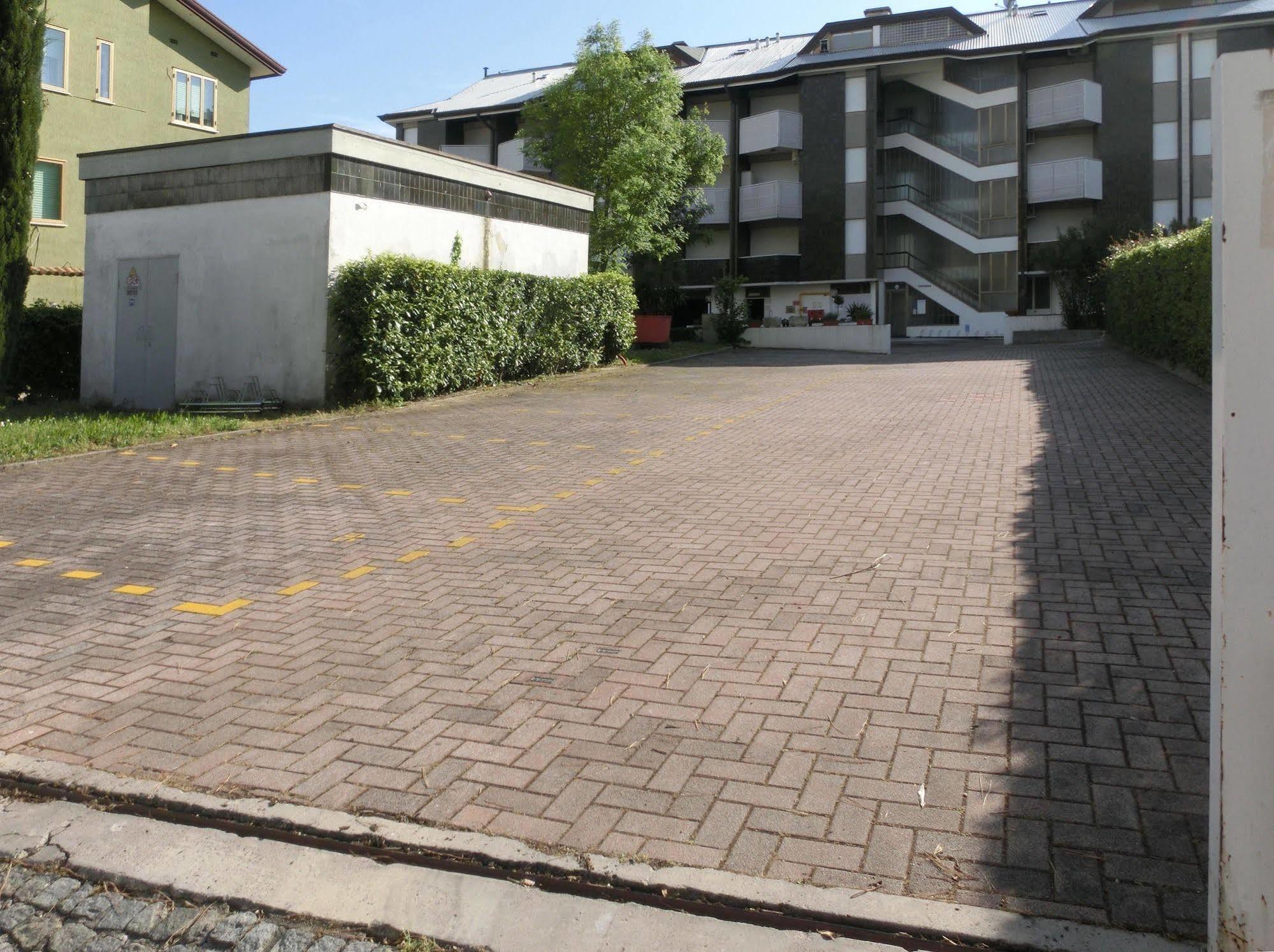 Casa Marina Apartment Линяно Сабиадоро Екстериор снимка